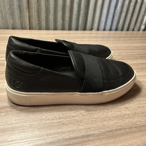 UGG Women's Black Chayze Leather Slip On Sneaker Size 9.5 - Picture 1 of 8